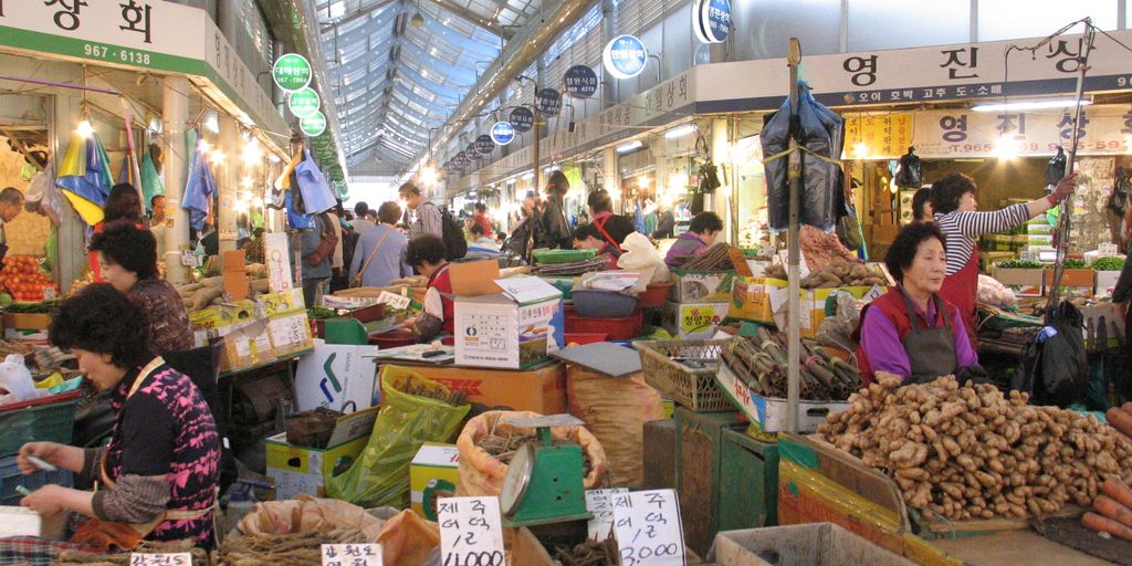 vibrant street market in Seoul