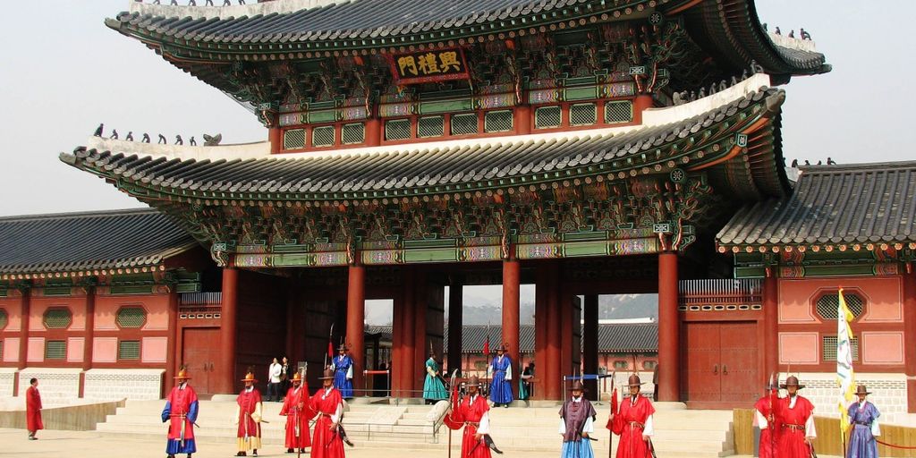 Korean temples and palaces with traditional cultural elements